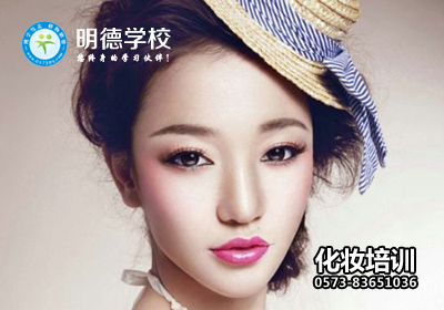 海盐化妆师基础班哪里好?